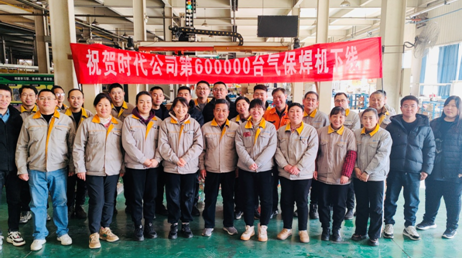 風(fēng)雨中馳而不息，奮斗中砥礪前行